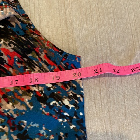 Goes with everything! Sleeveless cowl neck shell - Picture 4 of 9